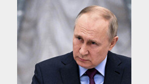 국제유가 100달러 돌파…“러시아-우크라 전면전”