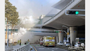 인천공항 제2여객터미널 선별진료소 설치 현장서 화재…인부 3명 치료