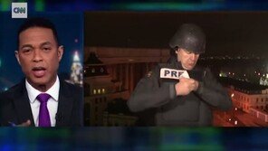 생방 중 폭발음 들리자…방탄복 입은 우크라 현지 CNN특파원(영상)