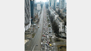 우크라 교민 “7시간 거리 17시간 달려 피란…생필품 동나는 등 패닉”