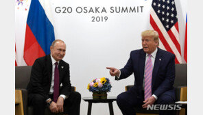 백악관 “트럼프·푸틴, 구역질나는 돼지들”…원색적 비난