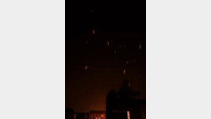 피난차량 몰린 주유소·도로 ‘주차장’…발 묶인 교민들 “폰 방전땐 끝장”