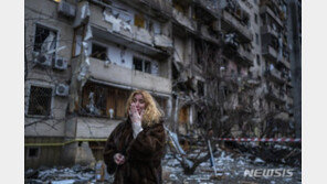 외교부 “우크라 체류 우리 국민 11명, 국경 이동 중”