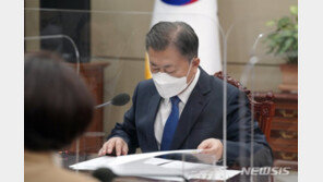 文 “원전이 주력 전원”…국민의힘 “5년 탈원전 정책 자기 부정”