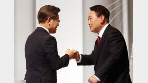 李 “빙하타고 온 둘리 같다” 尹 “정상적인 질문 해라”