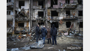 키예프 남쪽서 격렬한 교전…러, 북·동쪽서도 진격