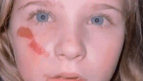 “푸틴은 군대를 철수하라”…우크라이나 소녀의 슬픈 호소 (영상)