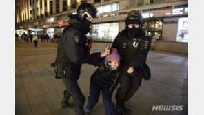 “푸틴은 살인자”…러시아 반전 시위 참가자 2692명 체포