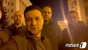 코미디언 출신 젤렌스키 우크라 대통령 단호한 리더로 급부상