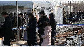 코로나 사망 하루 112명 ‘최다’…주간 사망 2주새 2.9배로 급증