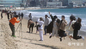 봄으로 ‘폴짝’