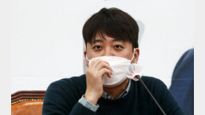 이재명 “정치보복 몰래하는 것”…이준석 “文 아니면 나?”