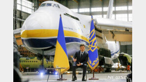 러시아 공습에 세계 최대 수송기 우크라 AN-225 파괴