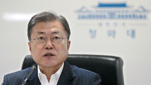 文대통령 “어떤 위협도 막아낼 우월한 방어력…최첨단 군 진화”