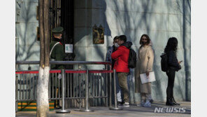 우크라 체류 자국민 대피 시키는 中…상황 악화되나