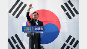 DJ·盧 유세 장소 찾은 이재명 “명동서 한판승 쐐기박는 큰 걸음 시작”