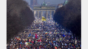스위스, 러 자산 동결 추진… 스웨덴은 “우크라에 무기 제공”
