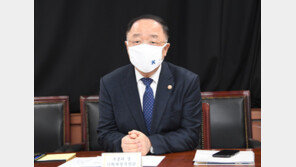 홍남기, 1월 생산·소비 동반 감소에도 “회복흐름 재확인”