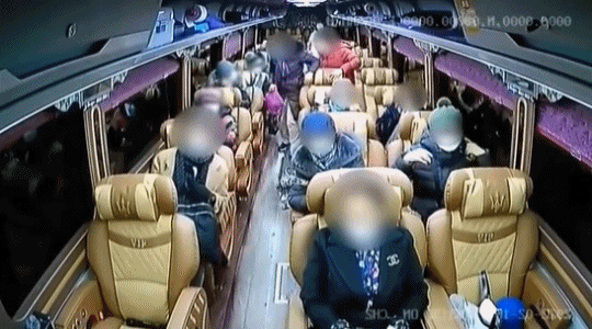 “빨리 내리려고 주행 중 일어난 승객, 넘어지자 ‘큰 돈’ 요구” [영상]