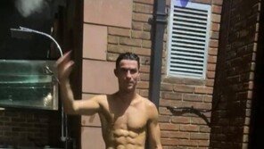 호날두 ‘40초 샤워’ 영상 어떻길래…전세계 67만명 시청 ‘열광’