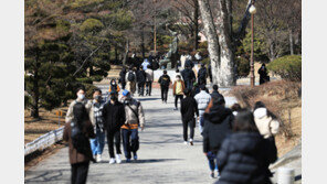 오미크론 대유행 속 대학 ‘전면 대면수업’…2년만에 캠퍼스 활기