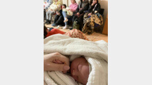 “전쟁 중에도 생명 태어나”…우크라 방공호·지하 벙커서 출산 잇따라