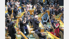 ‘러 침공 규탄-철군 촉구’ 유엔결의안, 141개국 찬성 압도적 통과