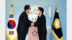 [사설]깜깜이 선거 앞둔 막판 단일화, 이래서 결선투표 필요하다