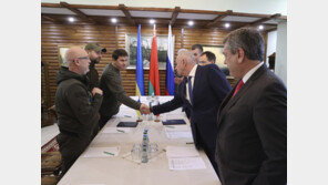 러-우크라 “민간인 대피 통로 주변 일시휴전 합의”