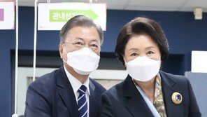 文대통령 부부, 20대 대선 사전투표…“투표가 더 좋은 정치 만들어”