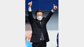 李 “카톡 보내고 댓글 쓰고 공감 누르고…할일이 태산, 같이 하자”