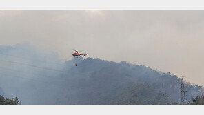 “영월 산불 8시간째 진화” 하루 넘길 듯…헬기 철수 ‘일출 후 재투입’