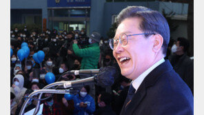 ‘82만’ 여초 찾은 이재명 “품격있는 후보라 말할 순 없지만”