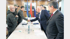 러-우크라 ‘민간인 보호’ 합의에도… 푸틴 “가차없는 싸움 지속” 