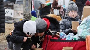 전쟁 열흘째…우크라 피란민 120만 명 넘어