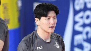돌아온 남자배구…1위 대한항공은 삼성화재 격파