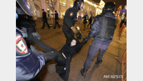 푸틴 언론통제에… BBC·CNN 등 러시아 활동 중단