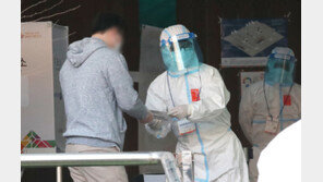 ‘확진자 사전투표’ 준비 부족 불만 속출…“투표함 넣는 것도 못 봐”