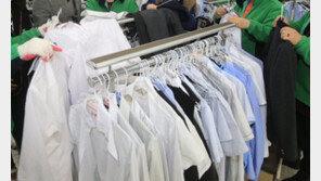 “왜 아직 교복을 안주냐”…사복-체육복 입은 학생들, 무슨일?