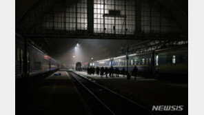 [단독]러, 기차역 무차별 포격속 엄마는 “너희들 먼저 타”…남매는 “엄마, 안돼” 절규