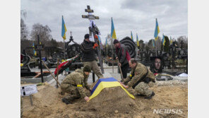 “美·유럽, 폴란드 통해 우크라에 전투기 지원 논의”