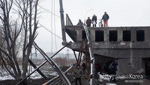 어린아이와 엄마가 처참히…러, 피란길 민간인 포격해 8명 사망