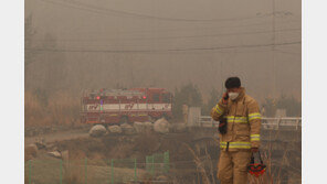 큰 불길 잡힌 강릉…울진은 여전히 헬기 접근조차 어려워