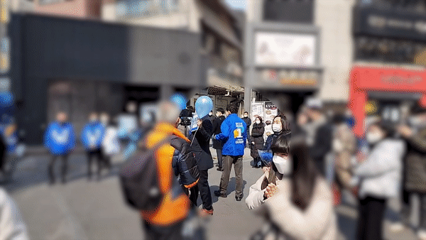 송영길, 유세 중 70대 유튜버에 피습…여야 “민주주의에 대한 위협”