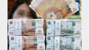 러, 한국 등 비우호국 지정 “빚, 루블화로 갚을것” 