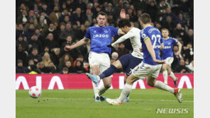 손흥민, EPL 2경기 연속골로 11호골…토트넘 완승
