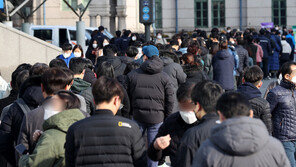 신규확진 20만2721명…위중증 1007명, 64일만에 1000명대