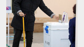 “잘못 찍었네” 거동 불편한 가족 투표지 찢은 유권자 고발