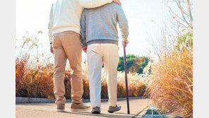 50대부터 시작되는 요통, 가벼운 산책으로 예방하자