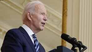 바이든 “러시아 원유·가스·에너지 수입 금지”